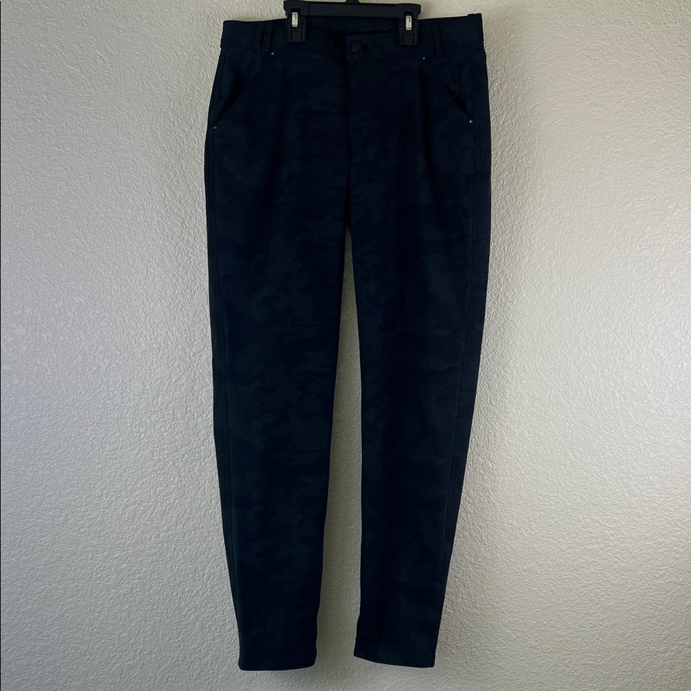 Lululemon Day Trip Boyfriend Pant black camo size 6